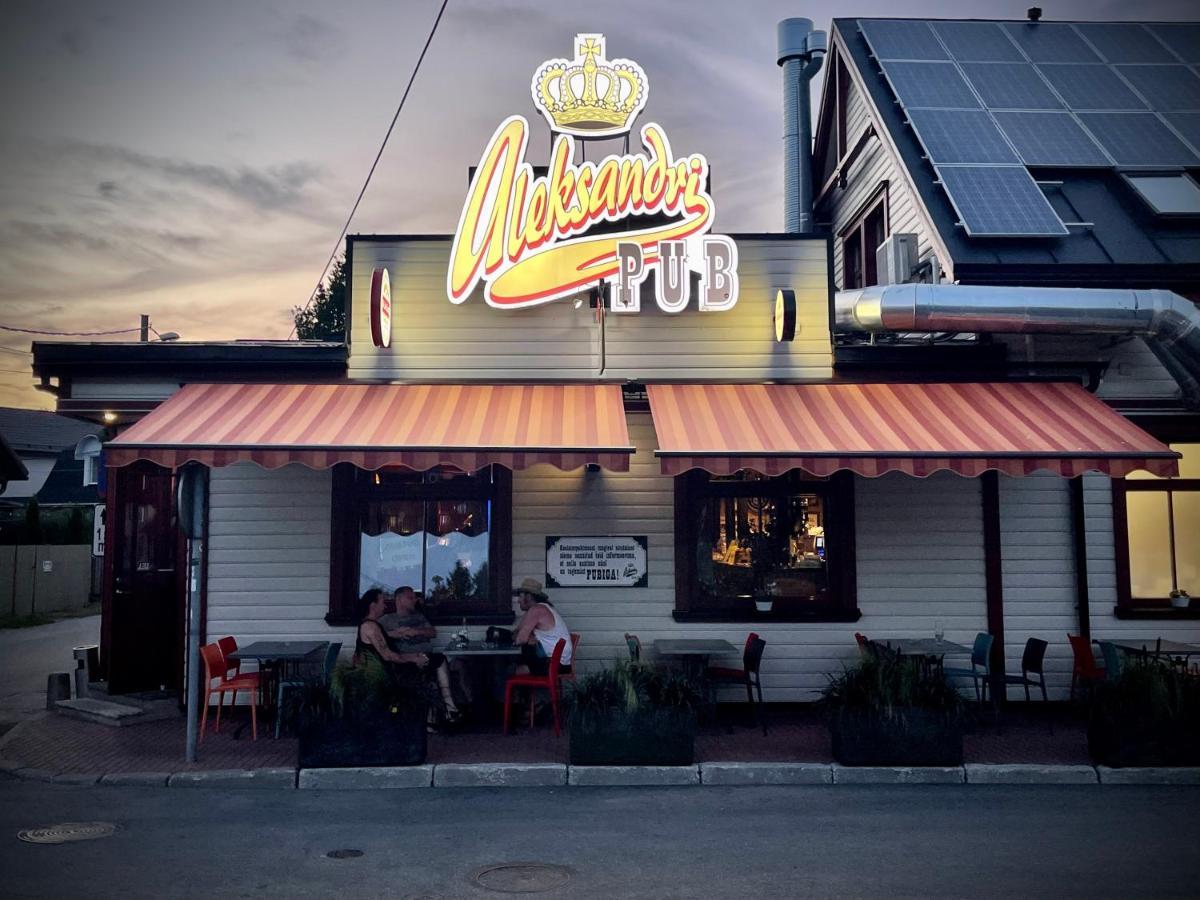 Aleksandri Guesthouse Пярну Экстерьер фото