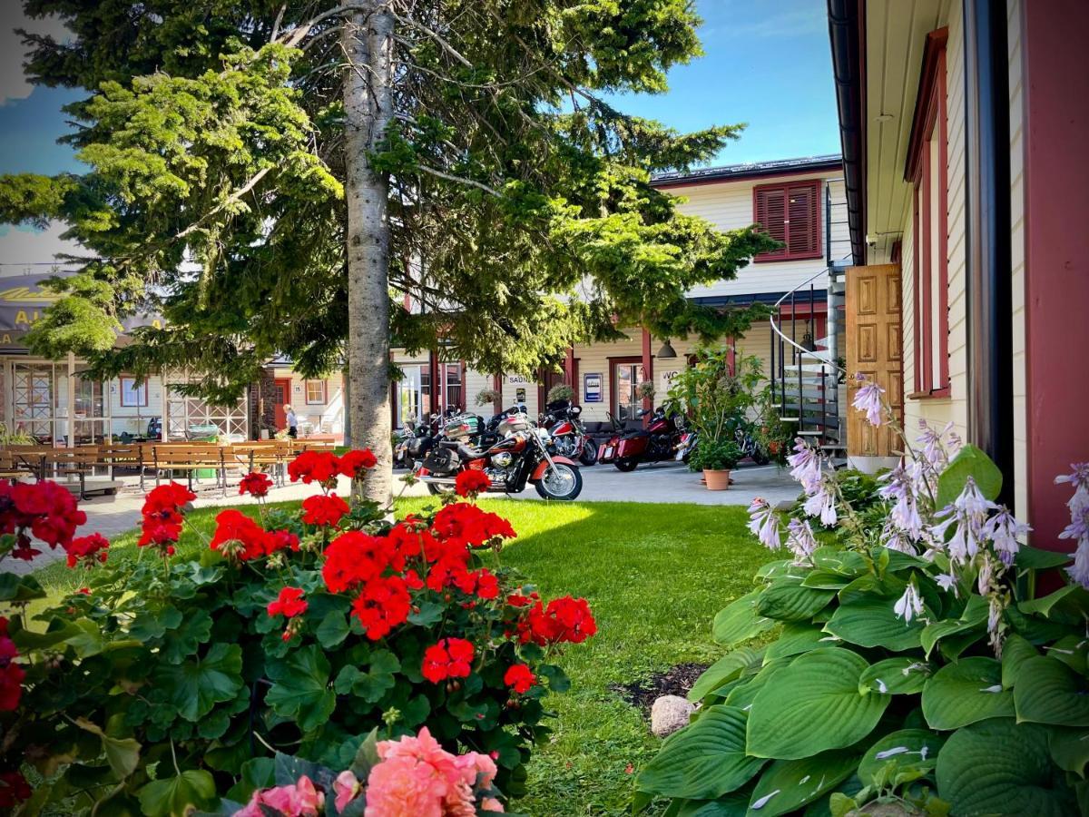 Aleksandri Guesthouse Пярну Экстерьер фото