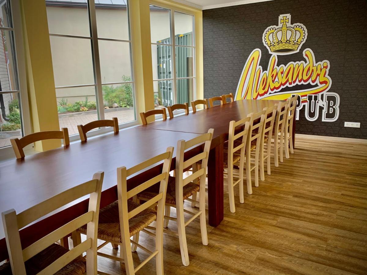 Aleksandri Guesthouse Пярну Экстерьер фото