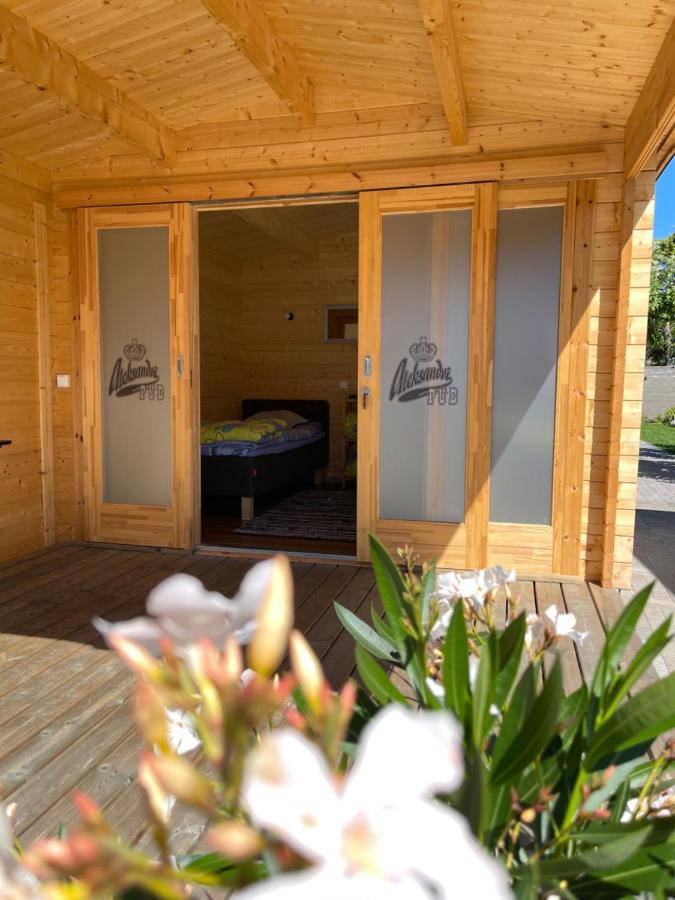 Aleksandri Guesthouse Пярну Экстерьер фото